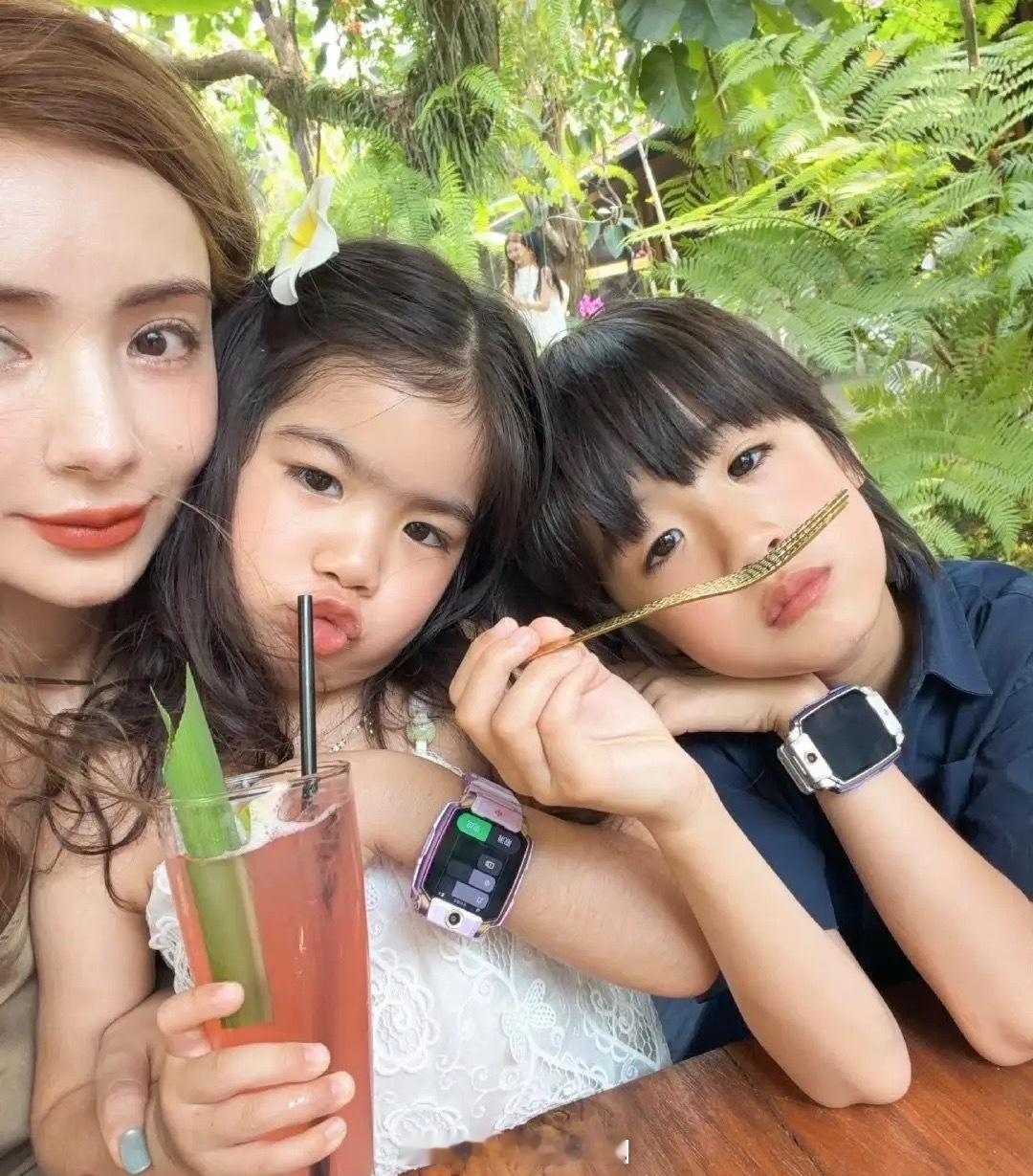 姜潮老婆晒一双儿女近照，麦迪娜和4岁女儿同框，“浓颜系”母女太上镜了，艾米丽从小
