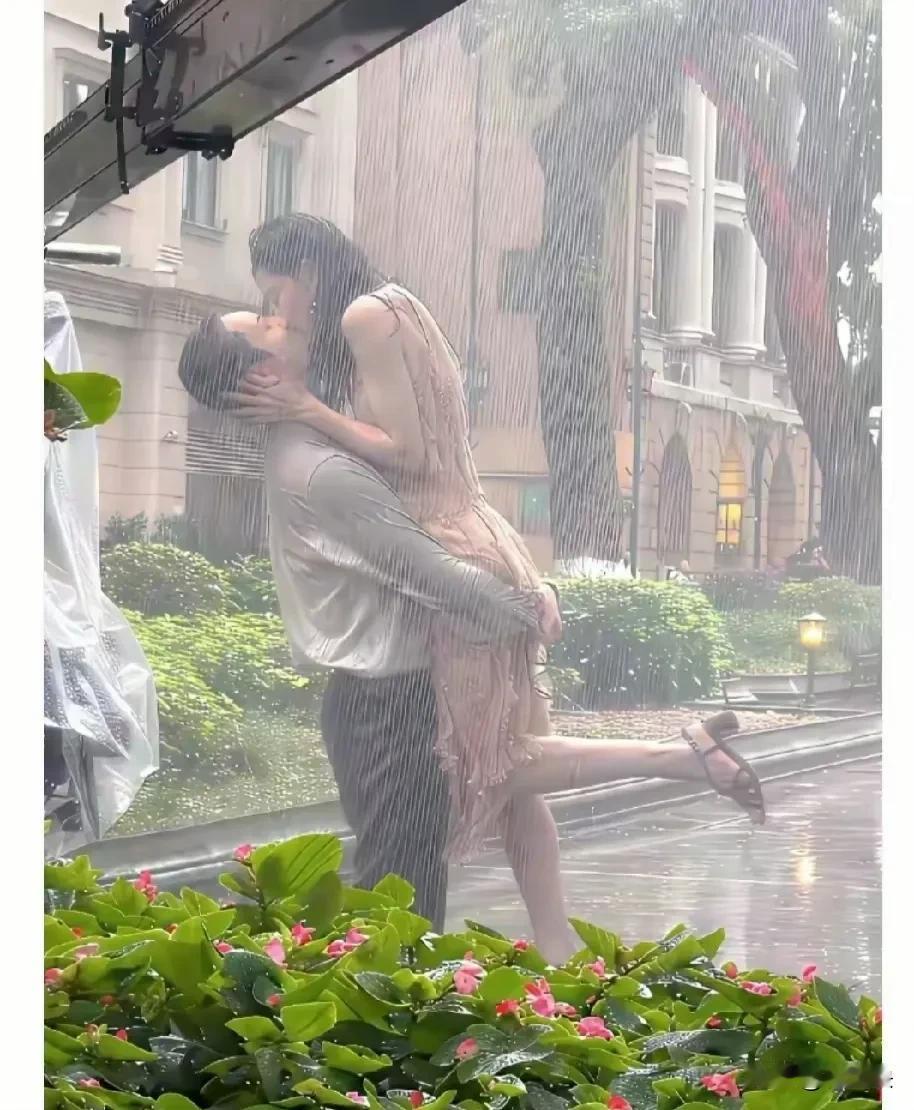 我是真没想到这下着暴雨，还吃了个瓜。