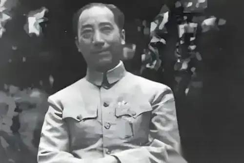 1938年戴笠向老蒋跪下：校长若是觉得我有罪，那我就辞职！1938年的中国