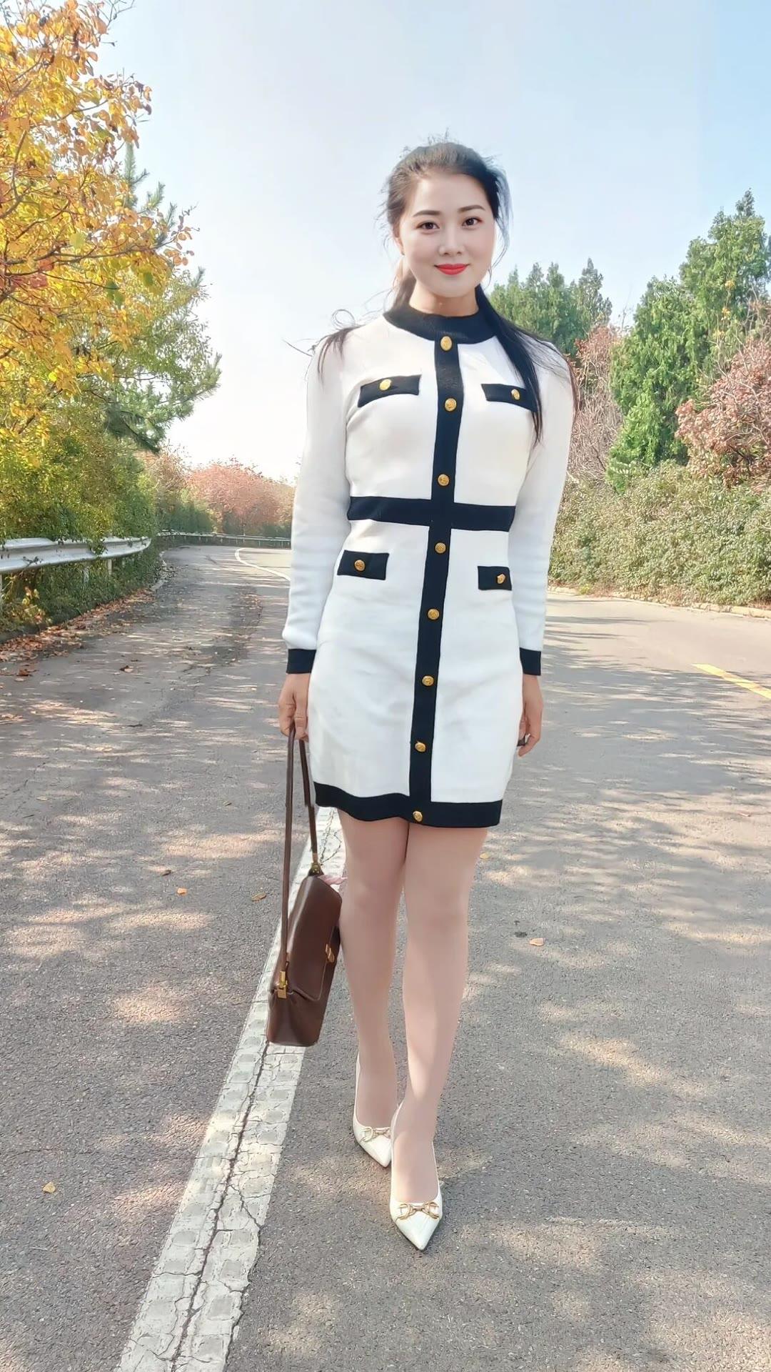 愿你心情如阳光般明媚，每一天都充满欢乐与惊喜。😄