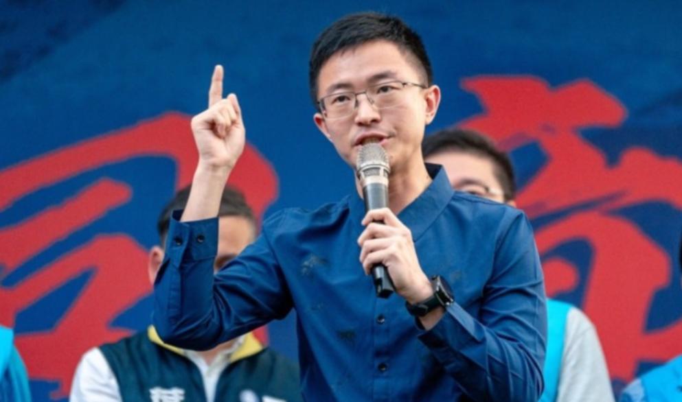 买黄国昌狗仔队偷拍照大翻车　侯汉廷承认“买错”民众党主席黄国昌被爆养狗仔跟踪政