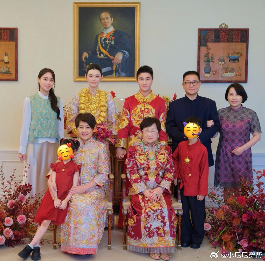 何超欣晒美照，四太、四太妈妈、何猷君、奚梦瑶，以及他们的一对儿女同框！​​​
