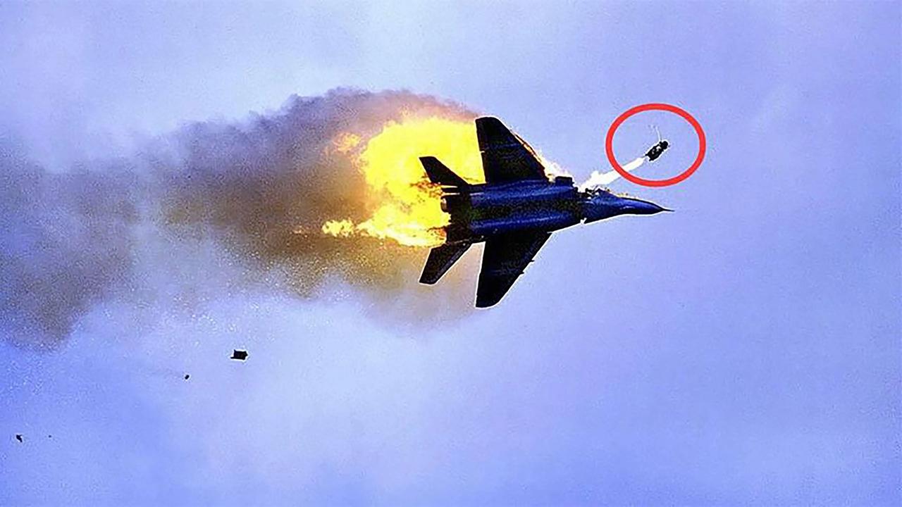 解密文件曝光：F-16与UFO碰撞事件引外星文明猜测。据报道，美国政府一份此前