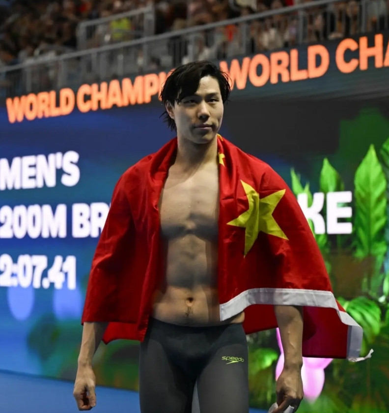 以后都不想再看覃海洋比赛了不是因为他不够健硕也不是因为他游得不够快，而是