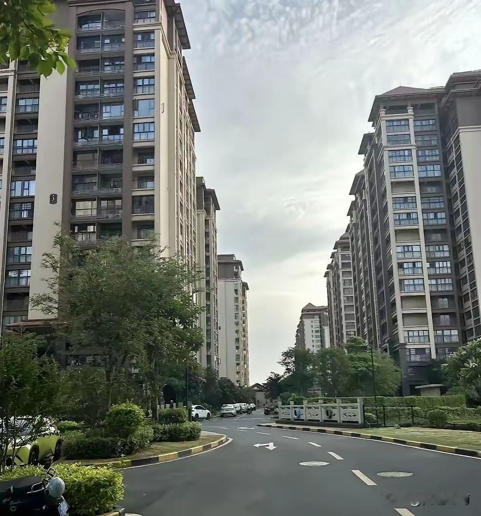 退休后，千万别做下面几件傻事1、把自己的房子、车子卖了，和子女住在一起，等老了