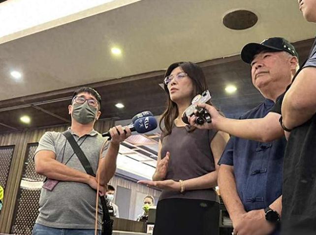 洪秀柱喊话郑丽文，不要把统一搞得那么复杂。 2025年11月1日的台北，国民