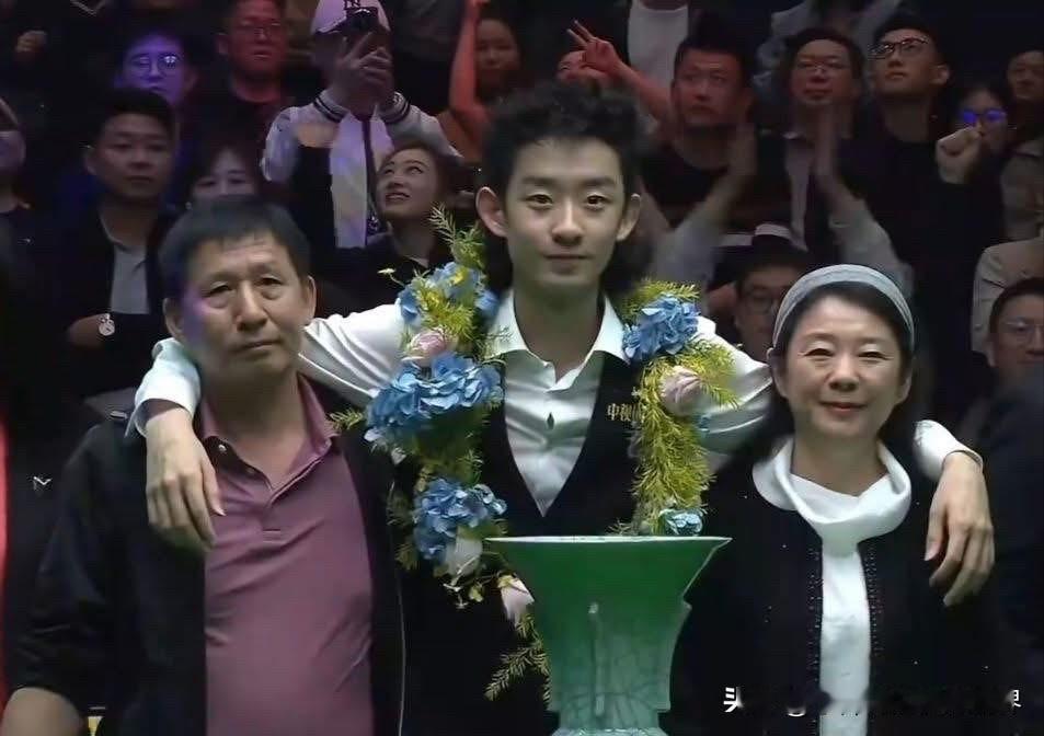 吴宜泽一路披荆斩棘，击败了五位世界排名前16的职业选手，其中包括头号和二号种子，