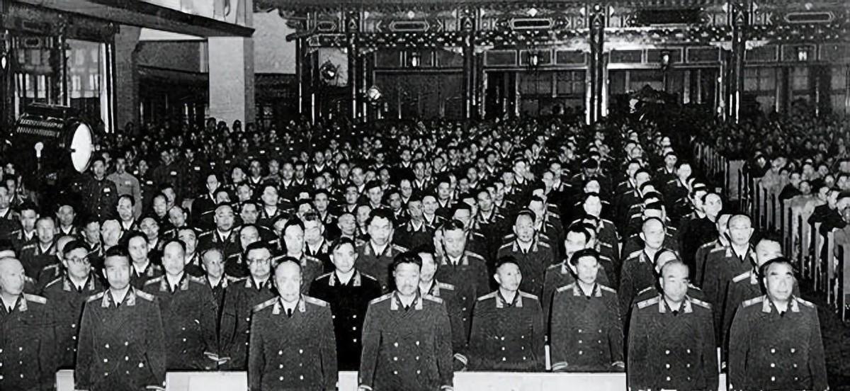 揭秘1955年大授衔时，一野仅得四位上将，毛主席破格提拔三位将军是真的吗？19