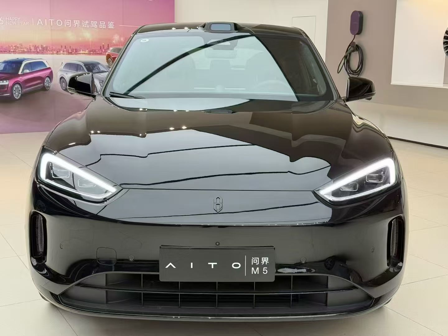 是真的。问界M6将搭载华为乾崑新一代双光路图像级896线激光雷达，且大概率会全系