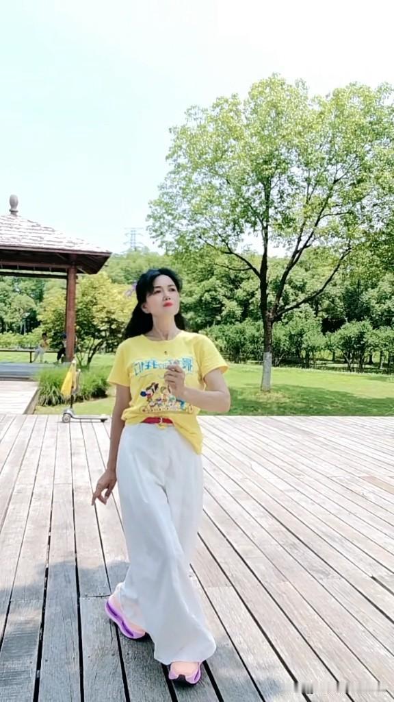 过了六十岁，明白了一个道理，人生不要把时间用于计较小事情上。今天中午，我家老