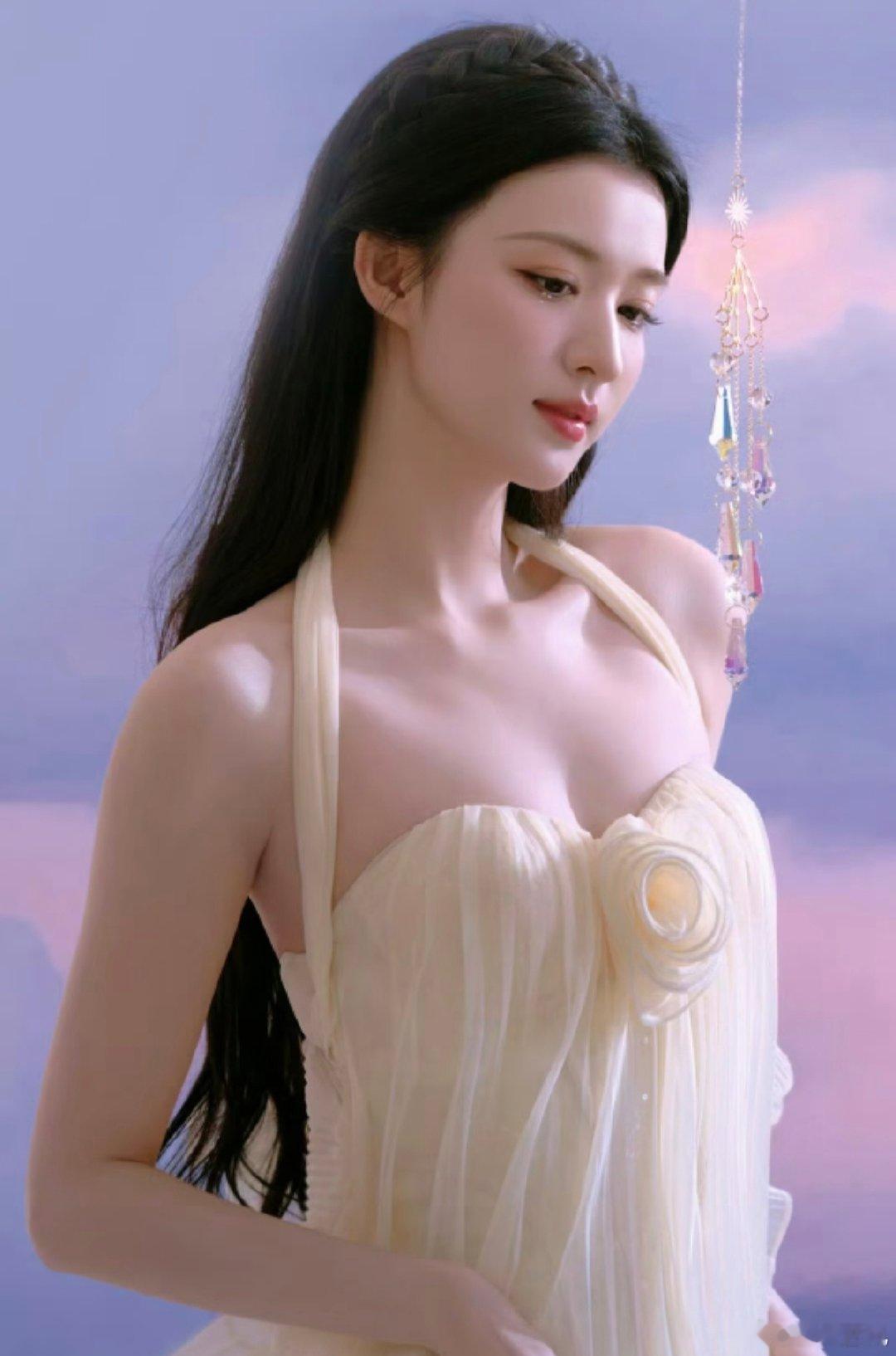 王楚然：美得不可方物，丰韵十足！​