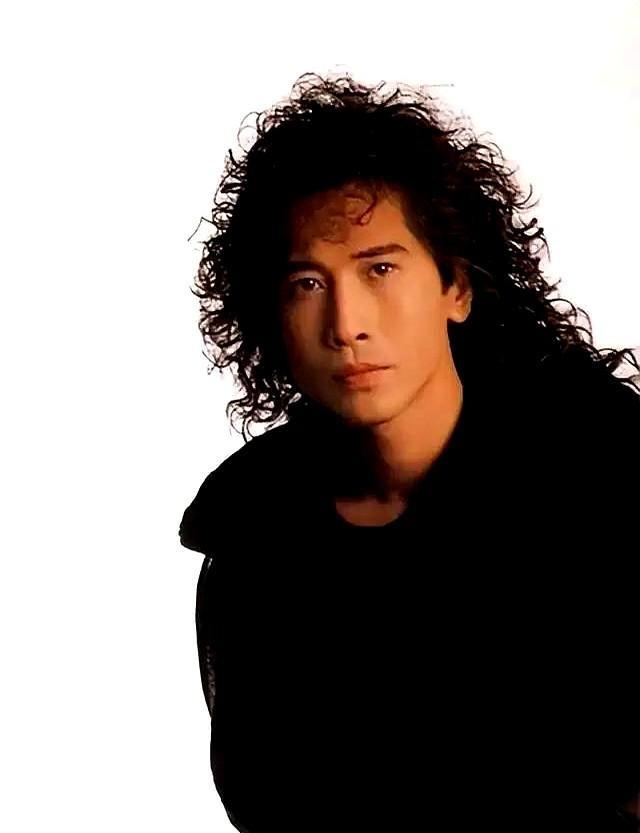 私生子曝光那天，王祖贤一句“算了”把17年情锁进箱子，齐秦至今没找着钥匙。箱子