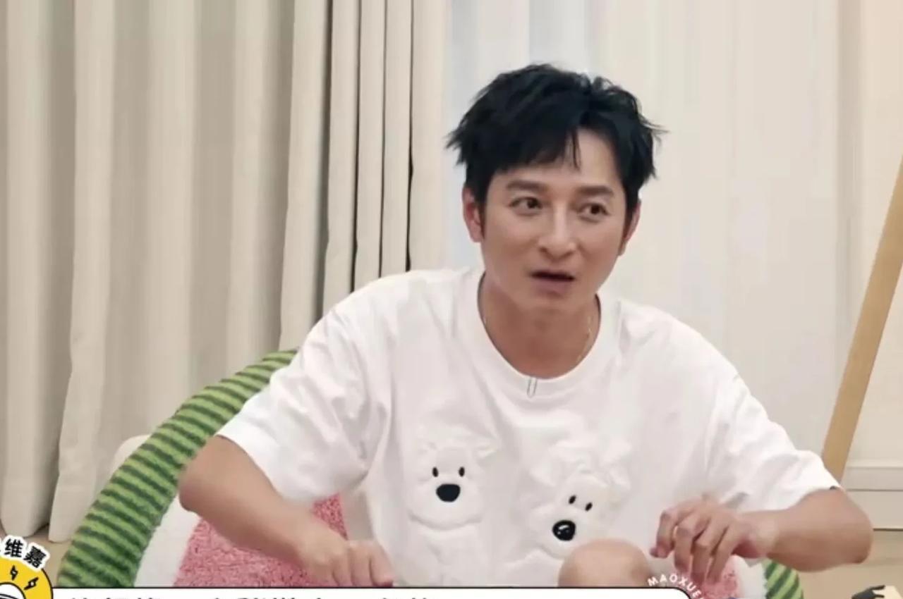 李维嘉：“何炅之前想要换一个大点的冰箱，就把家里的冰箱挂网上卖二手，但挂了很久都