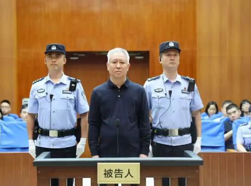 许老板虽满头白发，身材却圆润了，难道许家印在看守所过的很好？ 2026年8月