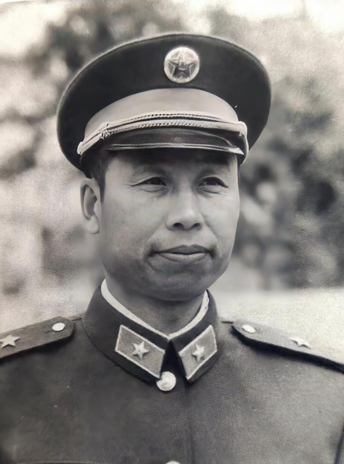 1984年9月，昆明军区会议室。刘玉尊站起来，把一盘磁带塞进录音机。沙沙声后，突