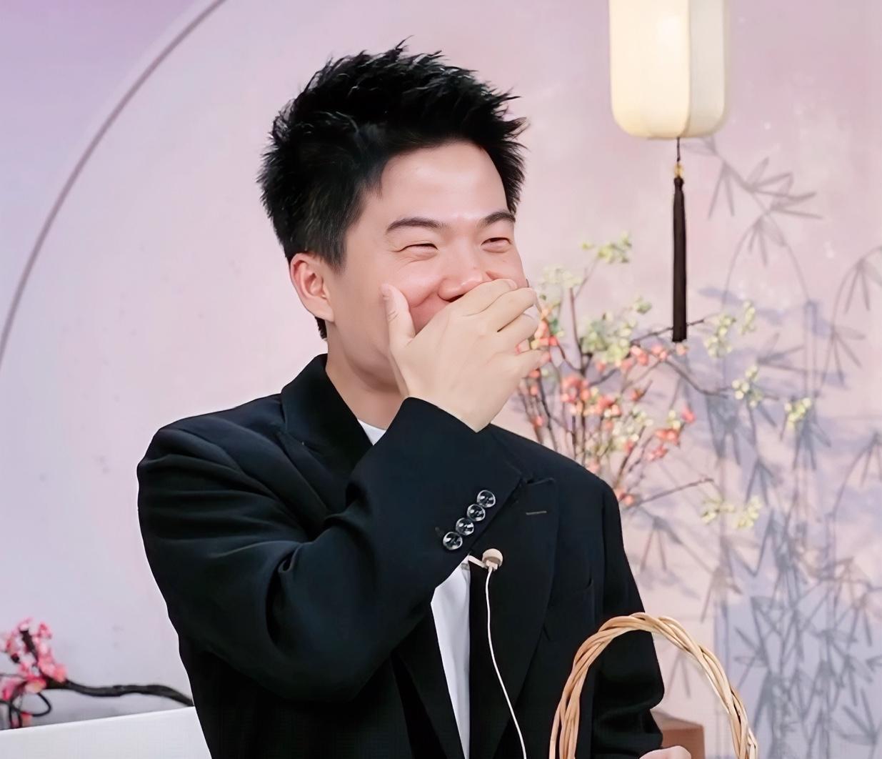 董宇辉后悔了[捂脸哭]他就不应该念评论有些内容只有念到最后一句才发现自己被调