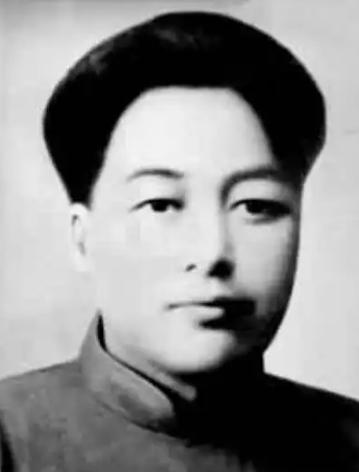 1955年全军授衔那一天，毛主席看着台下将领云集的场面，许久没有作声。后来互联网