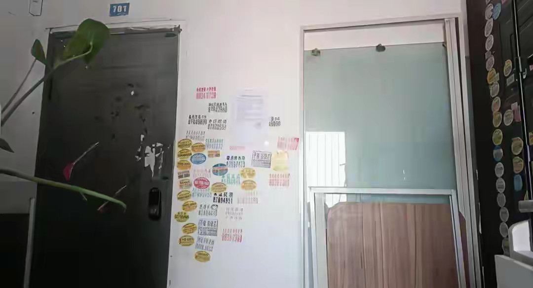 老人卖房遇拦路虎，邻居上门劝退买家，到底算不算侵权？武汉一位八旬老人打算出售名下老房子，可自从8月挂