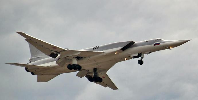 每天认识一件兵器俄罗斯Tu-22M“逆火”轰炸机Tu-22M“逆火”（Back