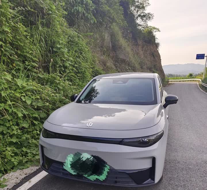 我的零跑C10是去年购买的，是纯电530舒享版，到目前行驶了2万多公里了，当时落