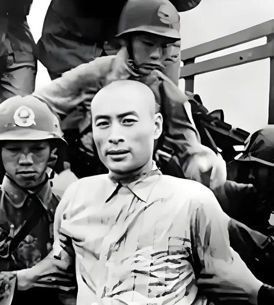 《沉默的荣耀》聂曦的孙子聂宏，当众展示爷爷聂曦的珍贵遗物！其中有被火烧缺角的