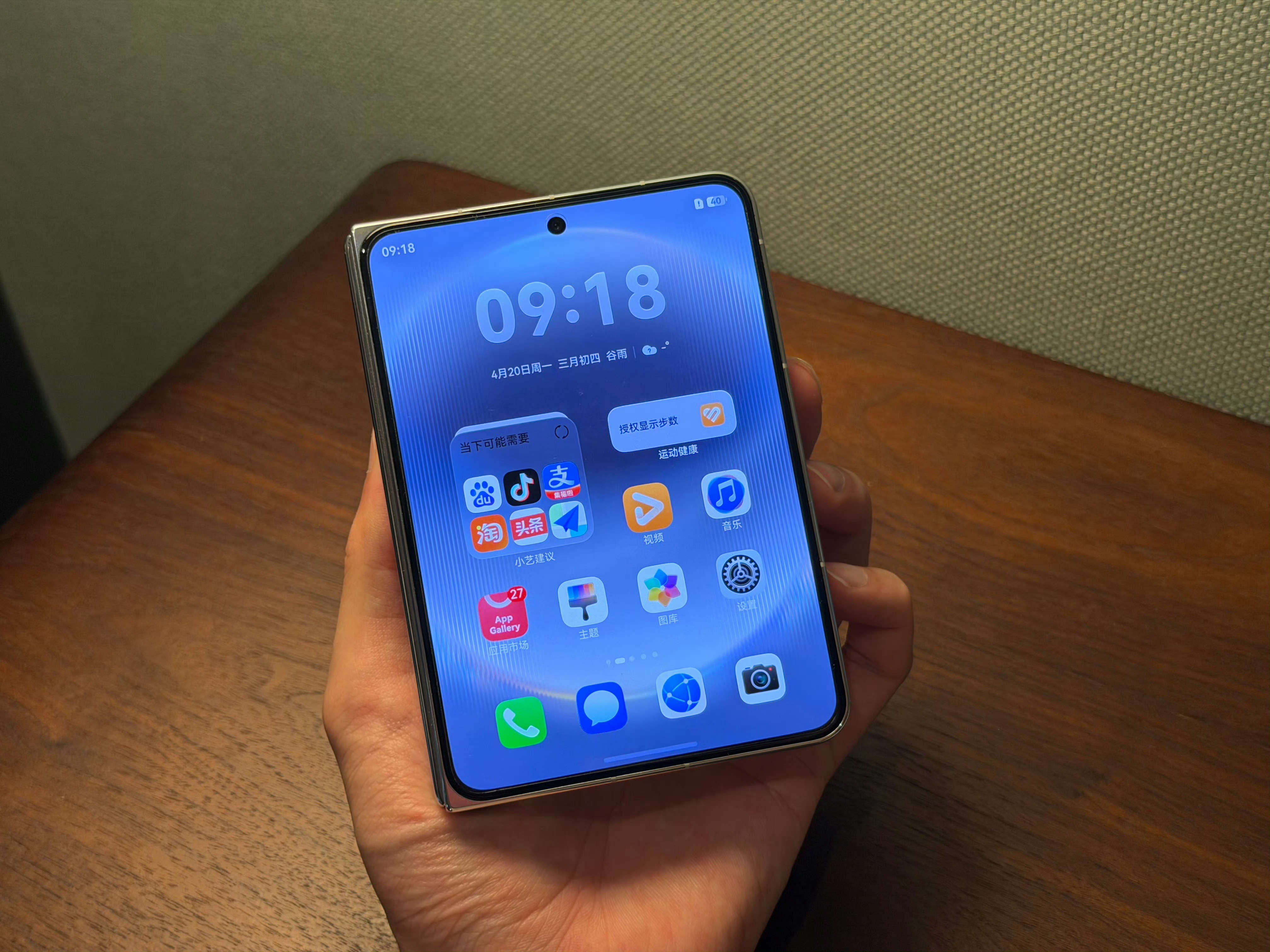 iPhoneUltra金属机模这外观造型，还好华为PuraXMax提早半年发