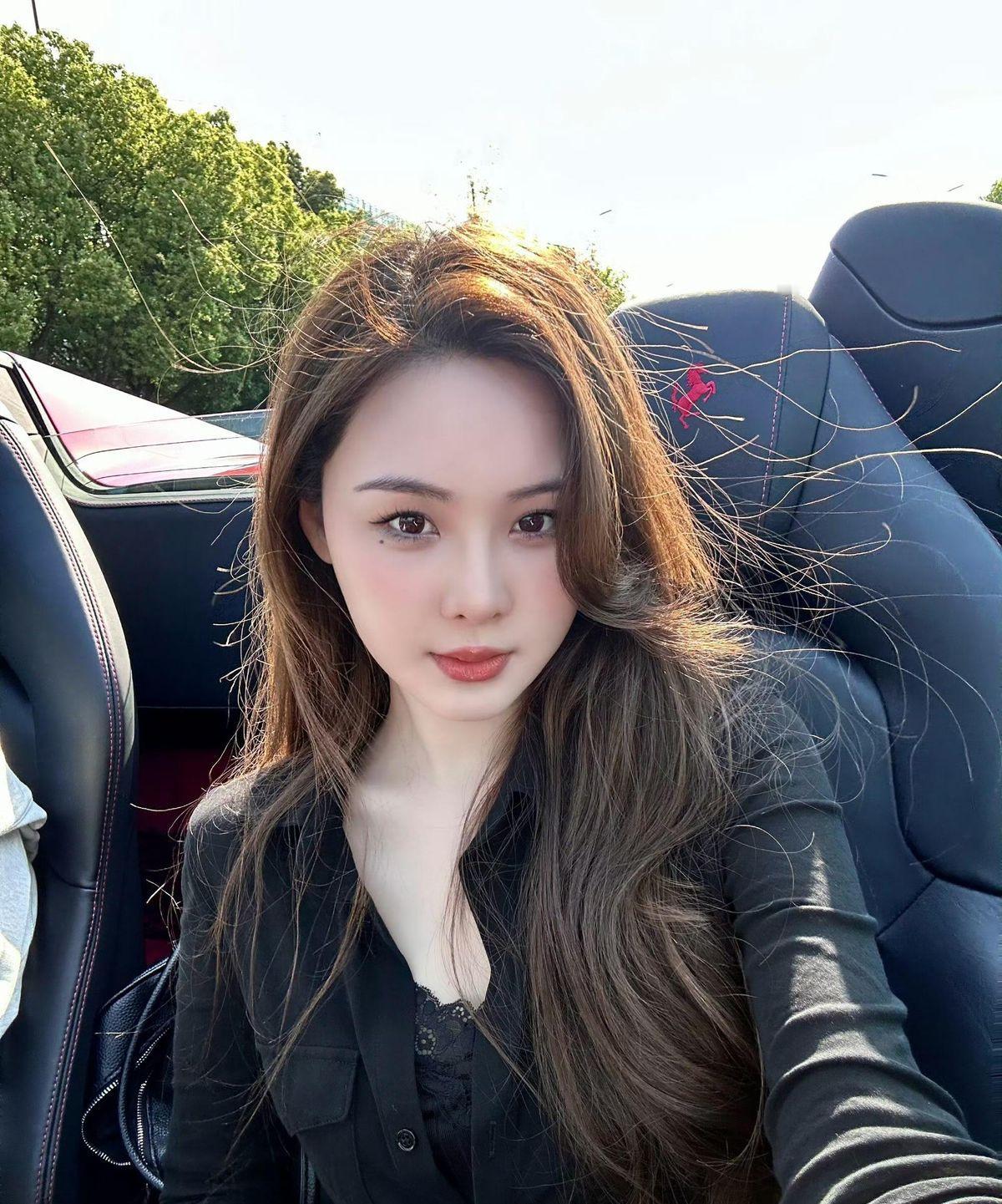 粉丝数还挂在那儿，货架子已经空了。张颖颖不是不想开播挣钱，是没人给她供货了。品