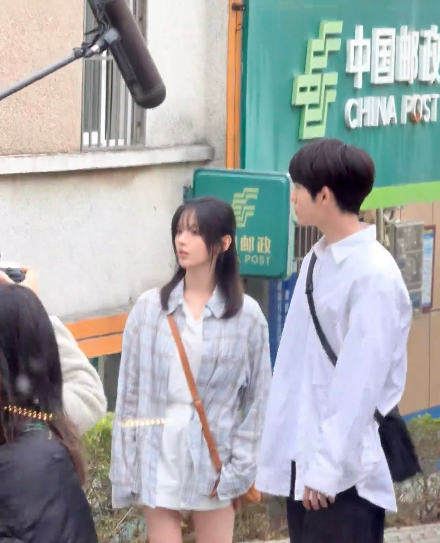 桂山岛偶遇杨超越，别说还真像大学生……