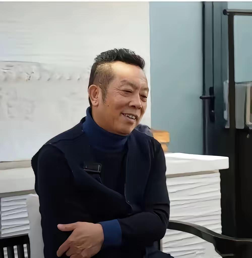 贾国龙追着罗永浩硬刚，网友的段子笑不活了，可笑着笑着就发现：这哪是维权，分明是餐