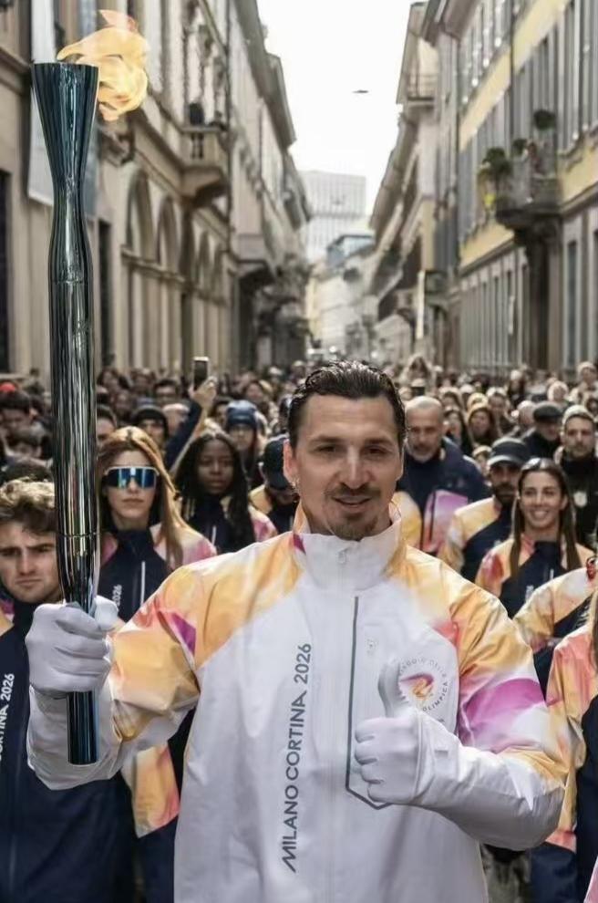 2026冬奥会红黑元素满满！很多米兰球迷发现，2026米兰-科尔蒂纳冬奥会有很