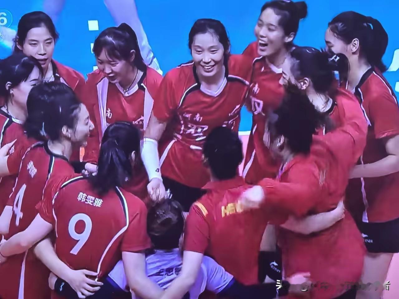 朱婷没进新女排大名单，一下子就成了大家讨论的焦点！李盈莹在赛后的采访里说了