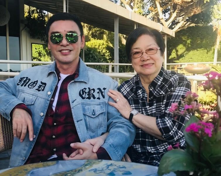 钟镇涛母亲去世，享寿101岁，虽然是“喜丧”，但从钟镇涛悼念的话语中不难听出，那
