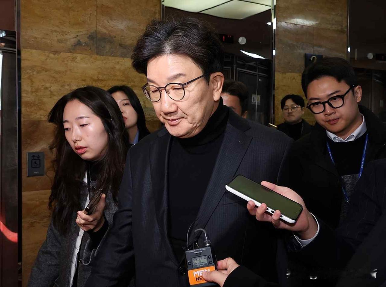 权性东被捕，金建希被牵连，韩国政坛信任崩塌了吗？韩国政坛最近闹得不小，权性东，