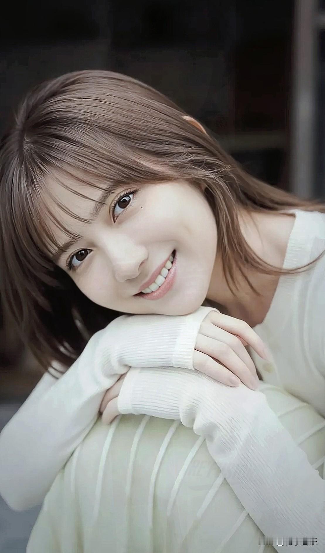 甜笑漾开，暖意入怀，治愈所有不愉快。甜美微笑写真分享你拍的最美的照片分享一张