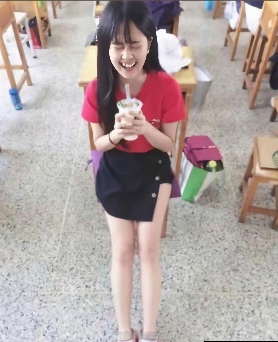 白鹿没出道前，居然长这样？​​​
