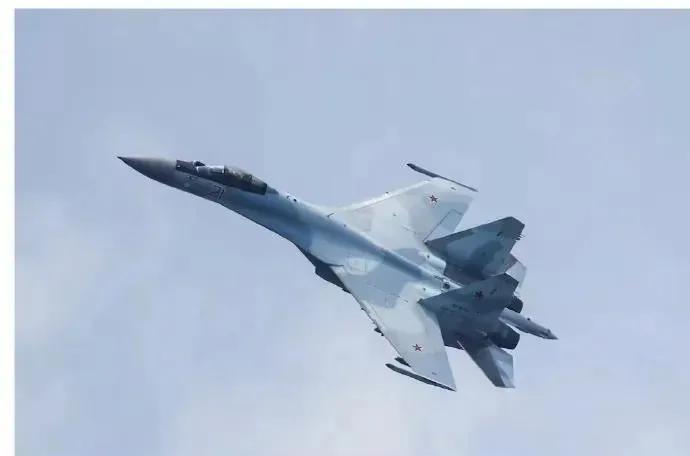 俄罗斯一架苏-35被打下来了，当地时间6月7日，乌克兰空军通报称，当天上午，在库