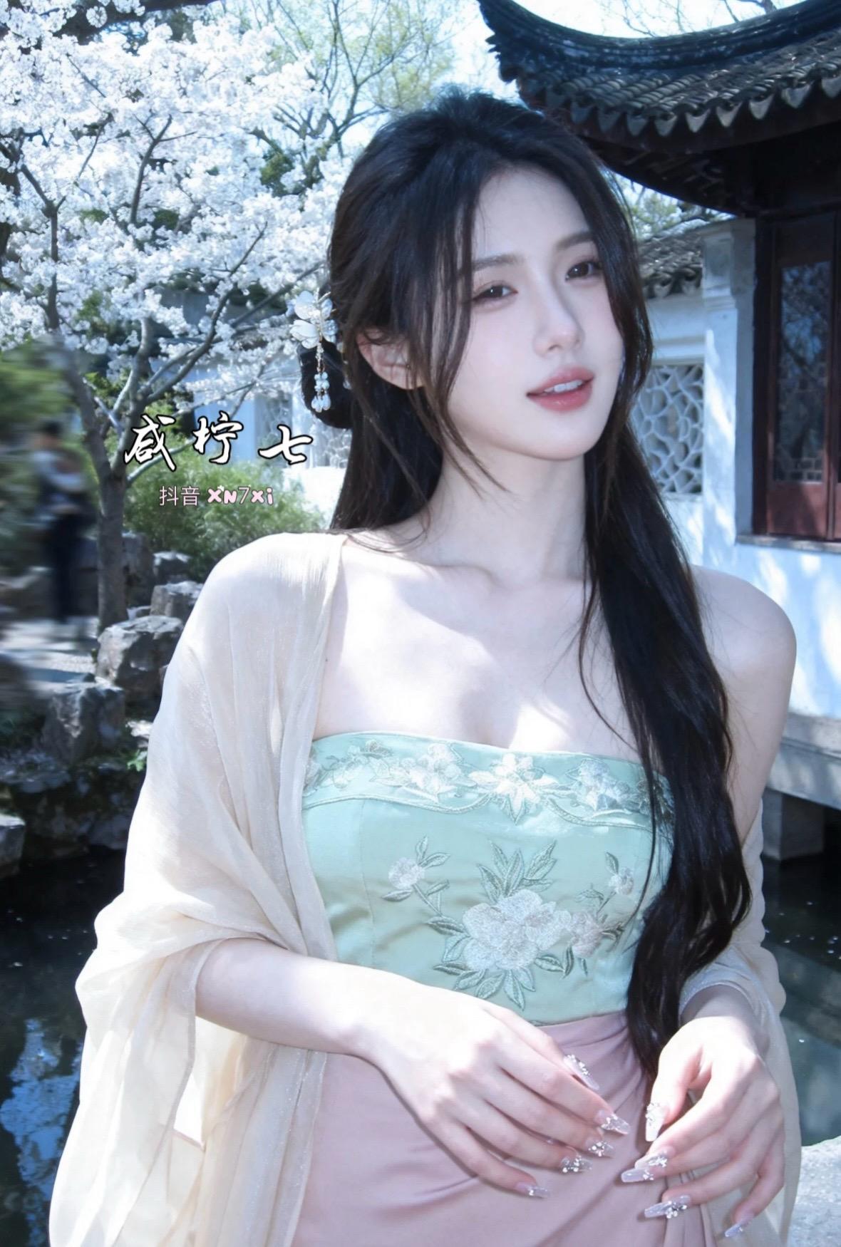 汉服美女热门辣妹国风服饰