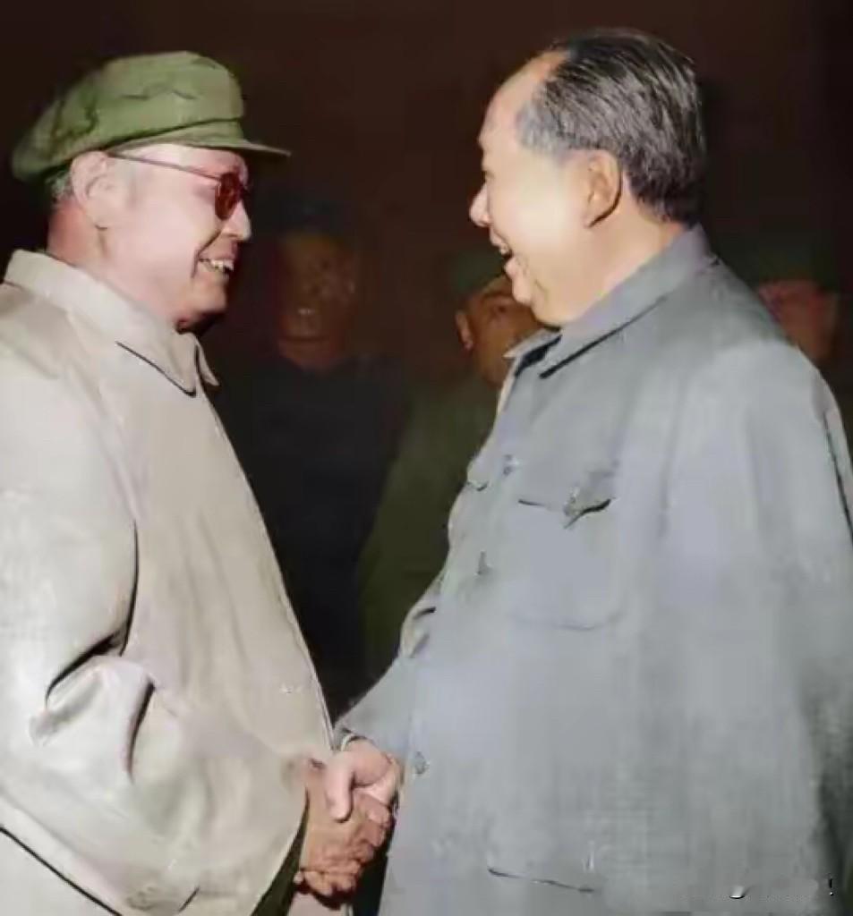 这张合影你绝对没见过！这张老照片拍摄于60年代，毛主席和一位老战友的珍贵合影！