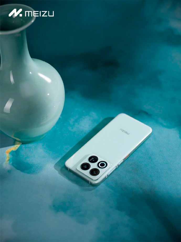 魅族22月白天青配色太“毒”了！复刻经典天青陶瓷般温润的后盖质感颜