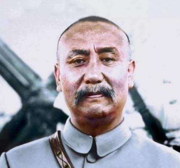 1960年，阎锡山死在台湾荒山，身边只剩一条狗。他曾带去几十箱黄金，到死才知那不