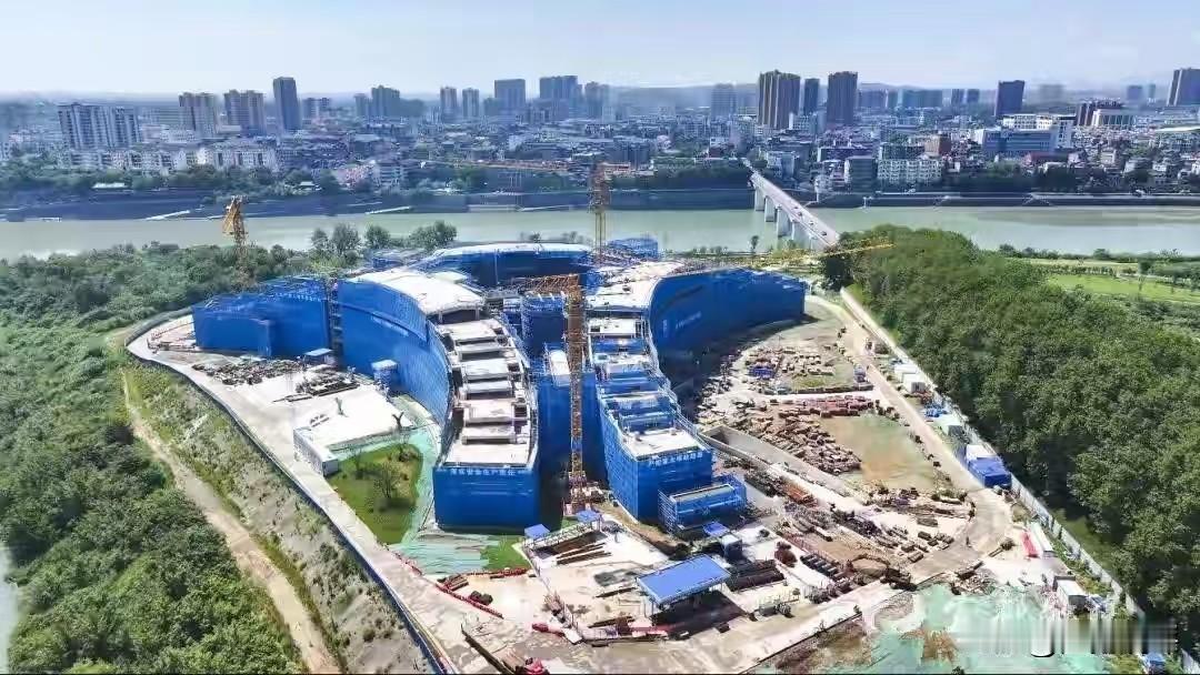 2025年下半年宜昌三大重点建筑项目：①宜都首个五星酒店鲟龙湾大酒店年底竣工