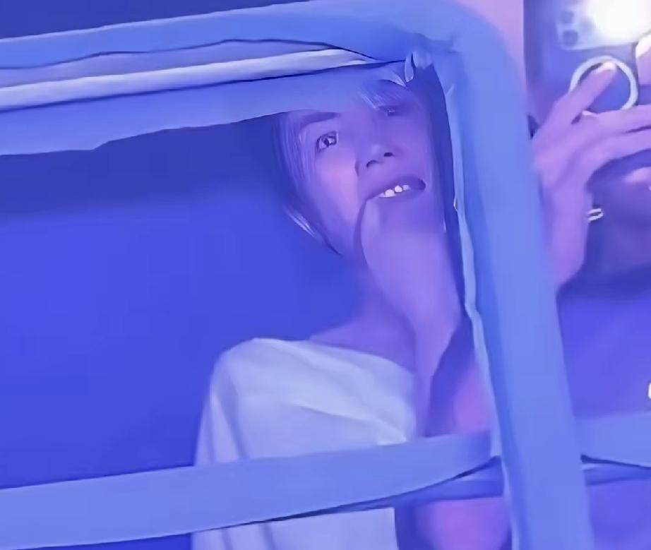 不要把王菲想的那么复杂，她主打云淡风轻、活在当下。李亚鹏称她是高中女生，谢霆锋