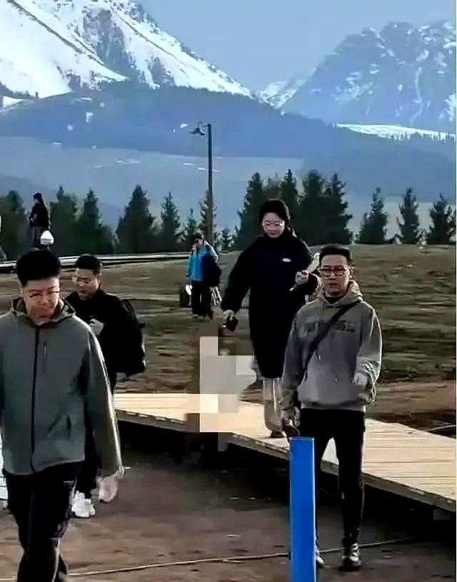 54岁的汪峰直接开了“重生外挂”？剪了寸头跟换了个人似的，看着起码年轻十岁！