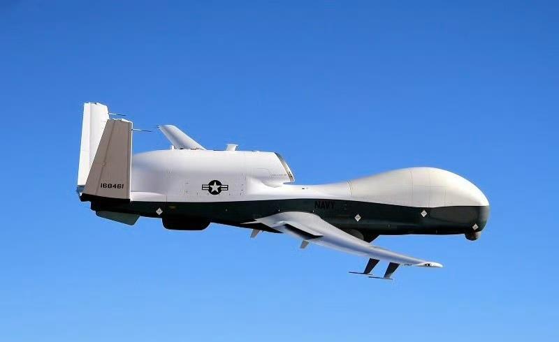 今天，一架价值上亿美元的美国MQ-4C无人机在波斯湾坠毁。目前尚不清楚它是遭到击