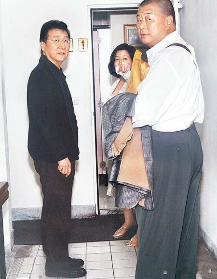 赵少康昨晚节目如丧考妣！谈黎智英被定罪！台湾省知名媒体人，被网友戏称为“黎少康