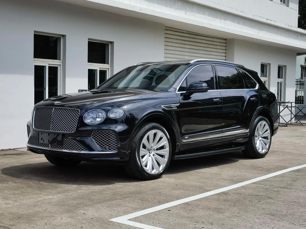 顶级豪华越野SUV，二手宾利添越属年款避坑宾利添越作为超豪华品牌旗舰SUV