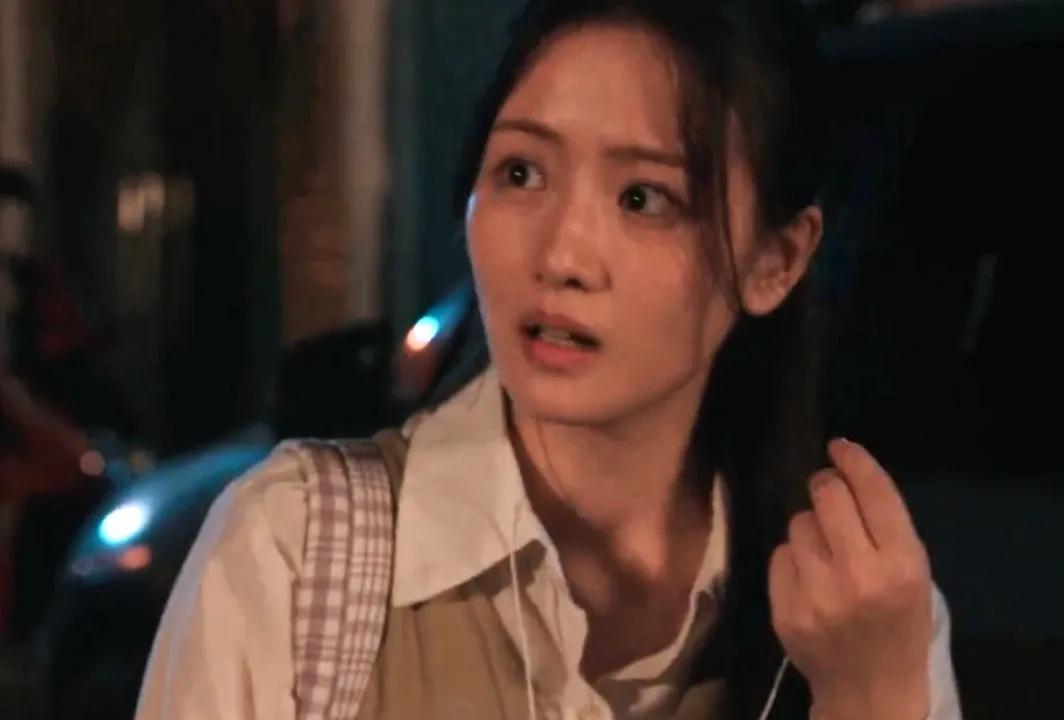 《利剑.玫瑰》被人贩子白板拐卖的郑薇薇终于得救了…在青皮的窝点，墨哥对郑薇薇欲