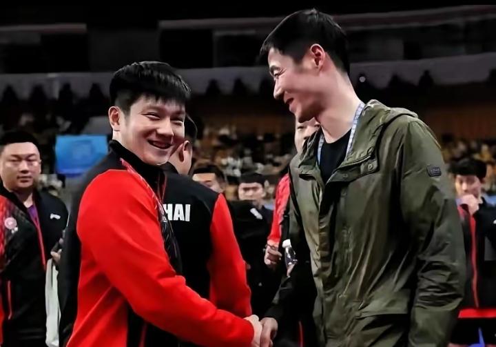 王励勤明确回应樊振东回归！3月4日，全国政协委员、中国乒协主席王励勤在参加一年一