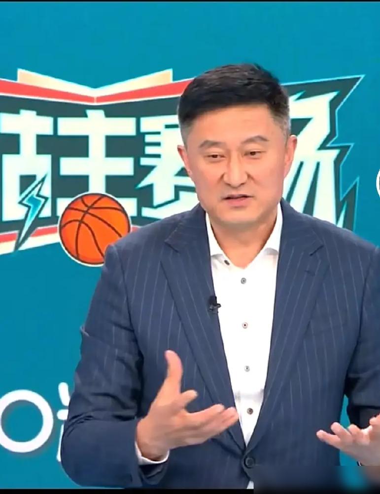 ​郭士强带领男篮国家队两负韩国男篮，有些广东球迷杜峰打抱不平，说杜峰当年虽然获得