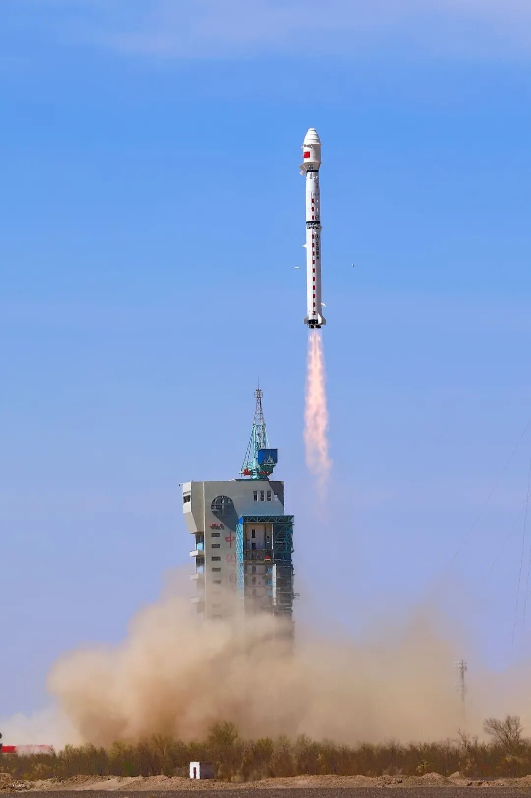 【我国今年第24次发射】北京时间今天4月17日12时10分，我国在酒泉卫星发射中